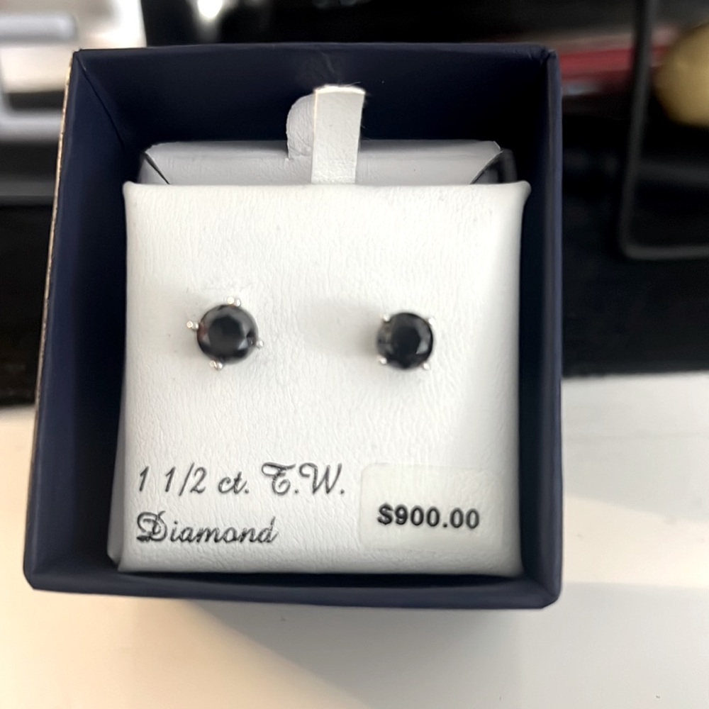 1 1/2 ct. t.w black diamond earrings